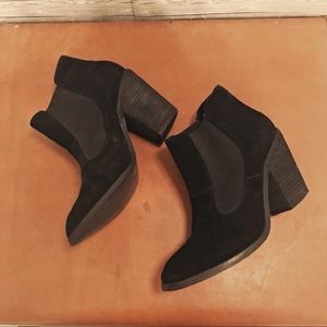 Kelsi Dagger Black Suede Booties Sz 7.5